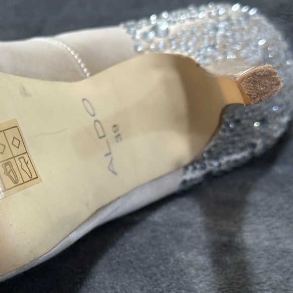 Aldo Heel - Picture 3 of 5